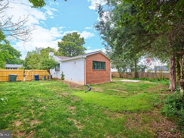 2123 N Early St — Photo 25