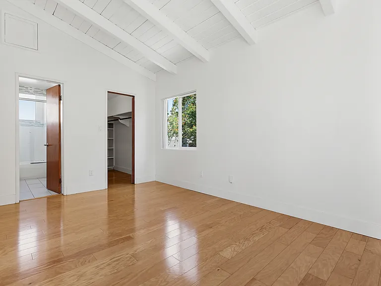 3733 Riviera Dr — Photo 20