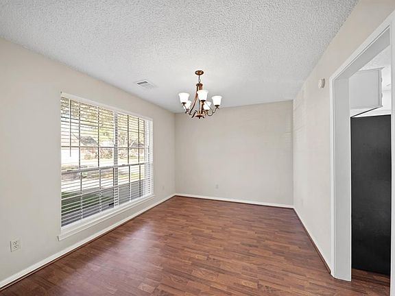 4th image of 3909 Beechwood Dr