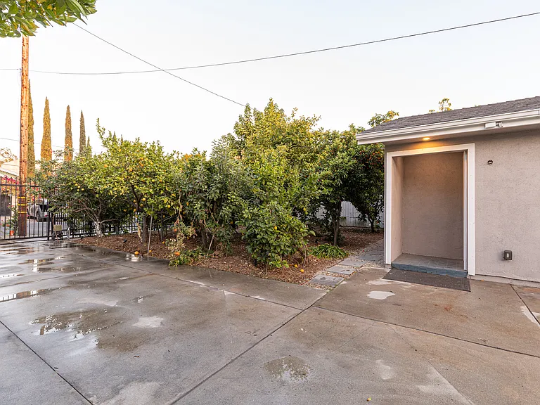 6029 Vantage Ave — Photo 37