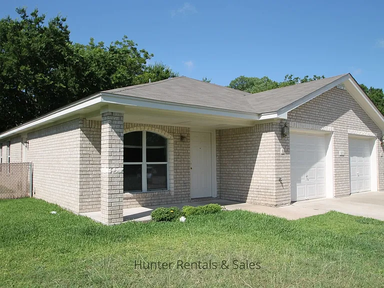 302A Jeff Gordon Dr — Photo 2