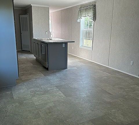4th image of 23 Avis Manor Cir