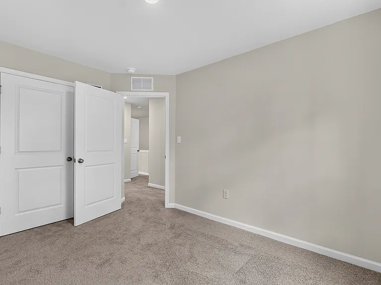 149 Essex Dr — Photo 34