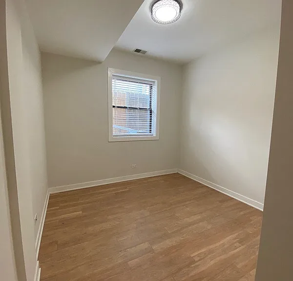 3138 N Seminary — Photo 15