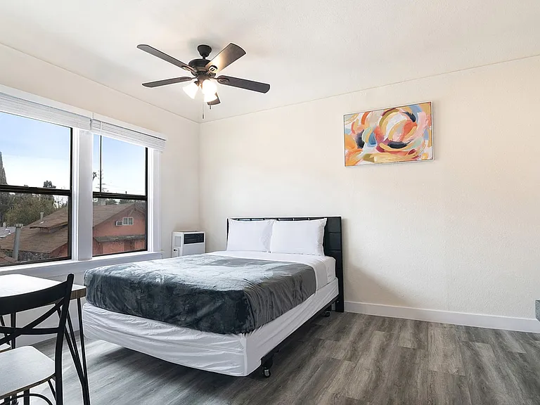 27th Street Studios and One Bedrooms — Photo 14