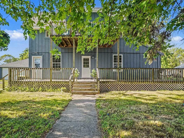 214 W 2nd St, Pinconning, MI 48650