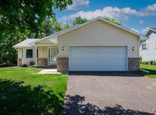 1098 Gilbert Ct, Stillwater, MN 55082