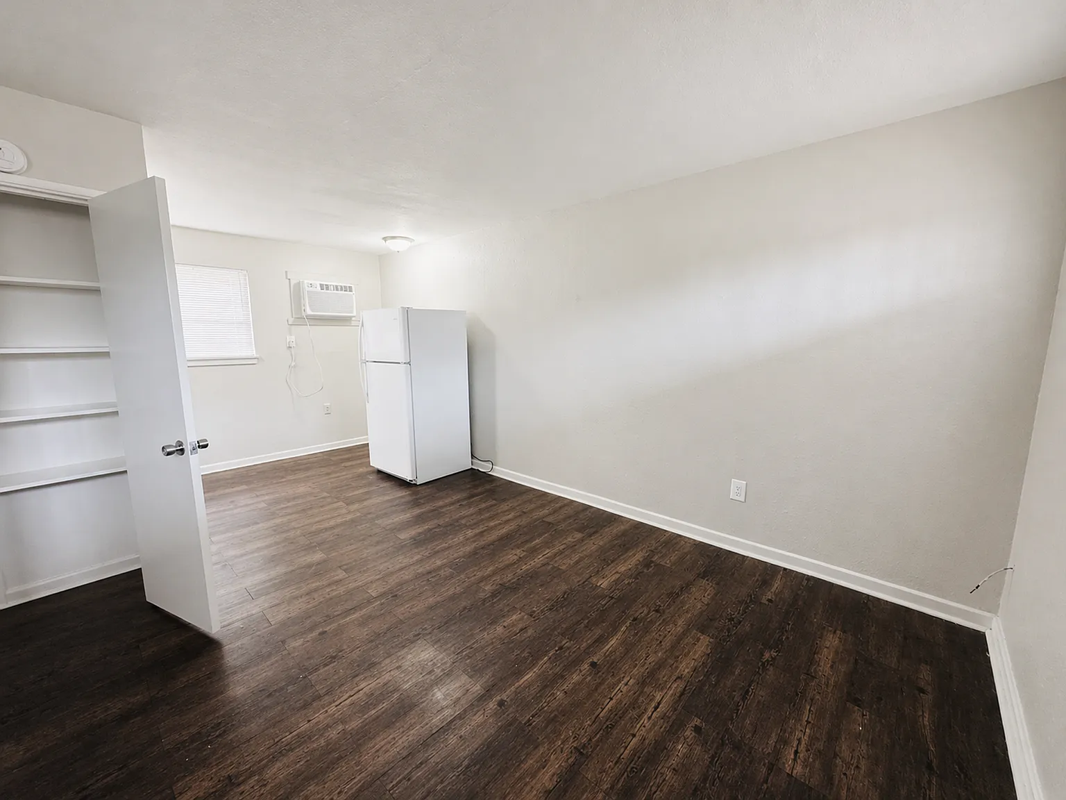 Stadiums Edge II Apartments (Studio/1 Bath) — Photo 3