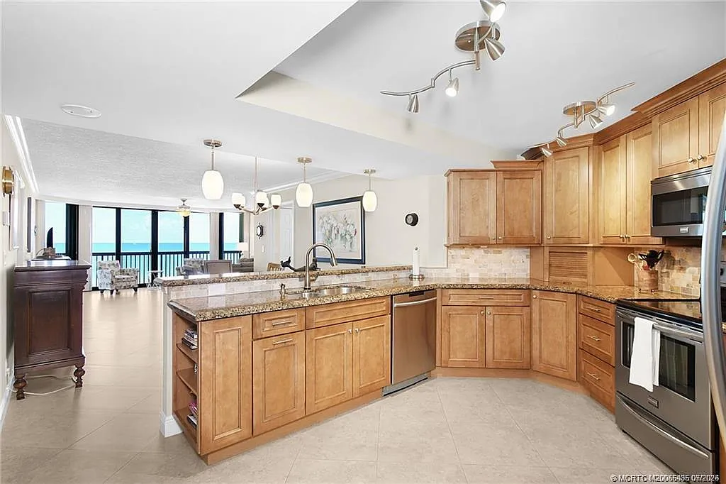 3 bed, 2.0 bath, 1544 sqft, $7,000 — Photo 3