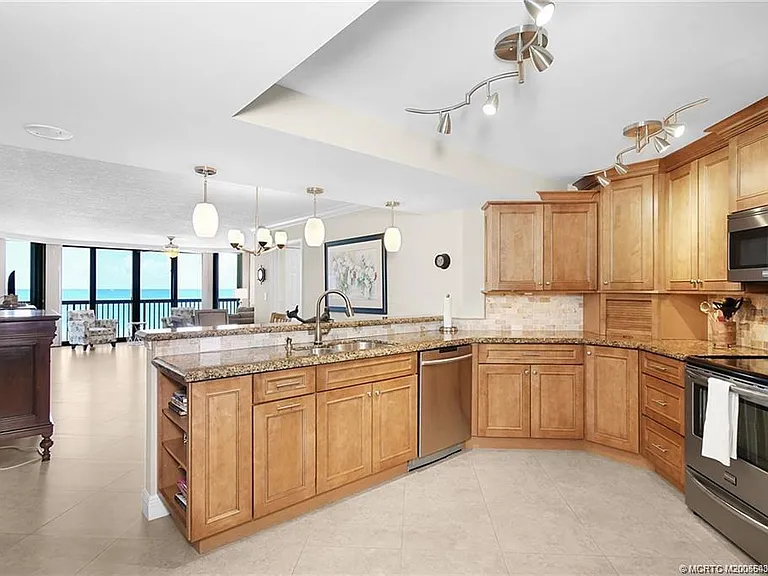 9550 S Ocean Dr #705 — Photo 3