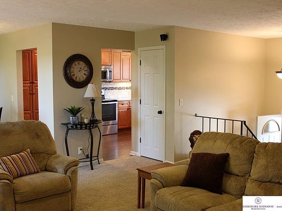 3rd image of 1009 Michelle Pkwy