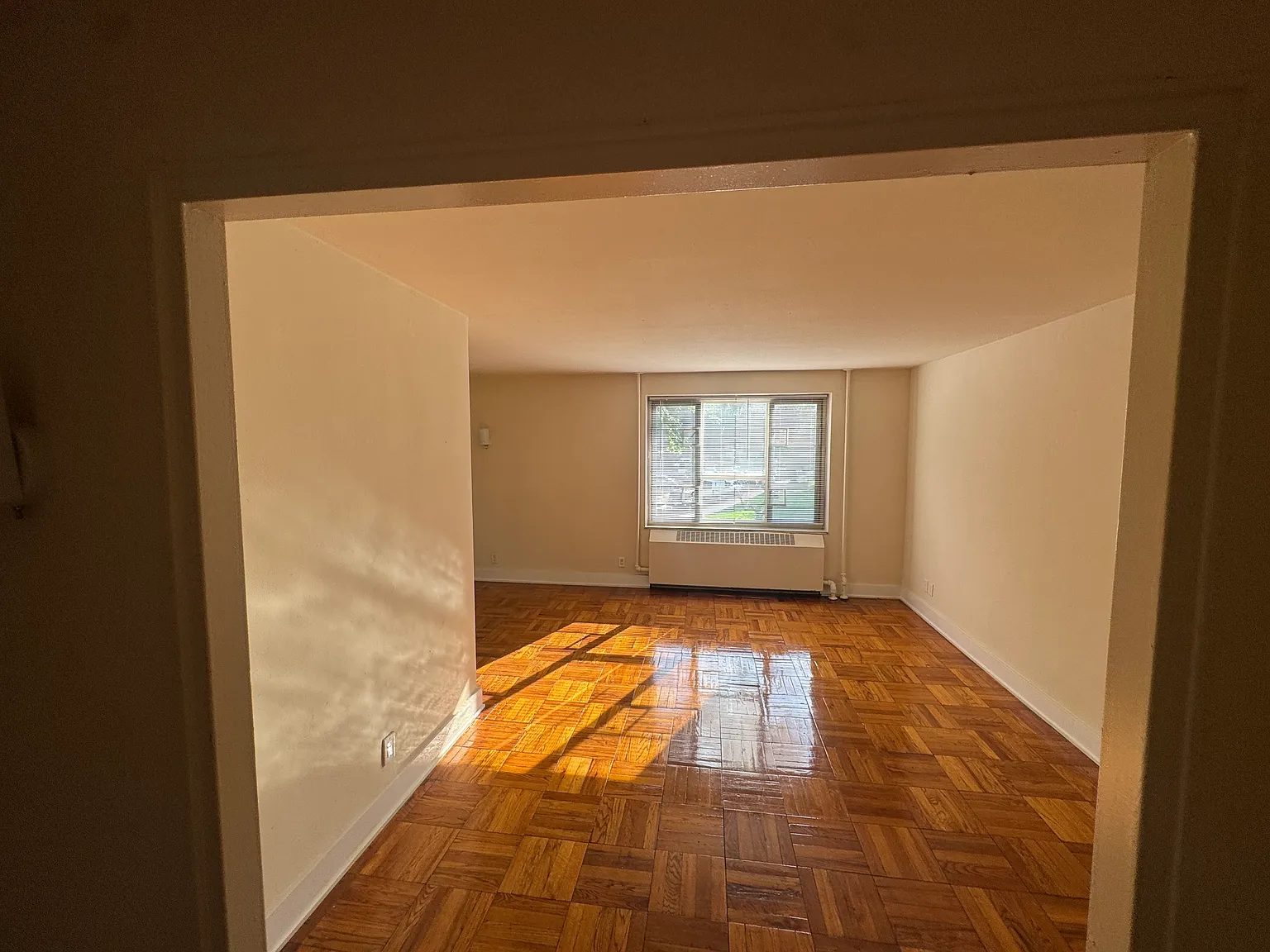 2 bed, 900 sqft, $2,775 — Photo 3