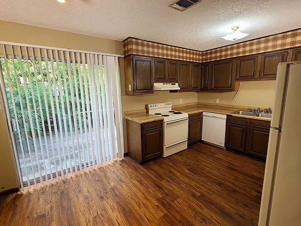 596-Champagne-17-kitchen_08022023
