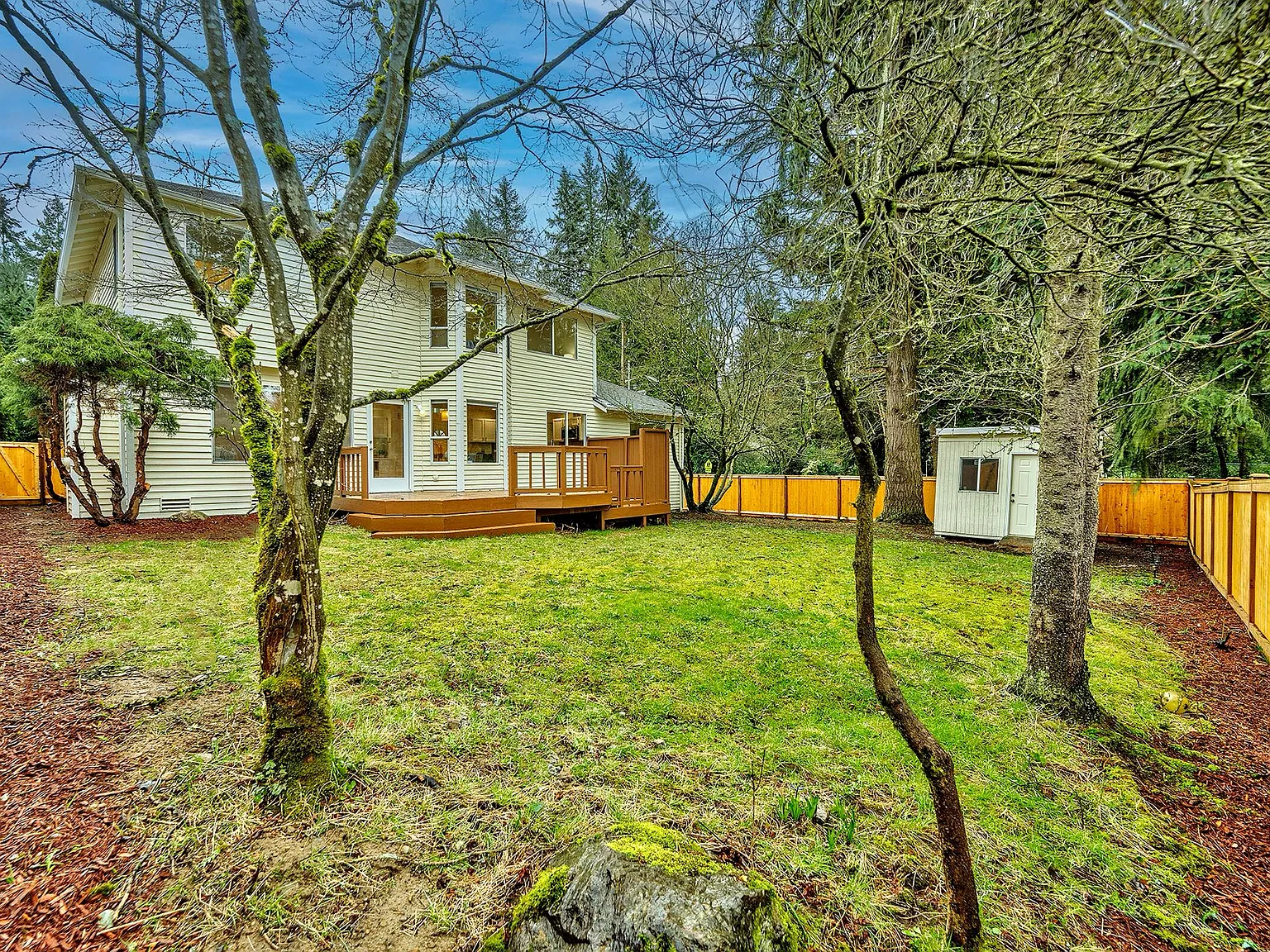 3 bed, 2.5 bath, 2010 sqft, $3,999 — Photo 2