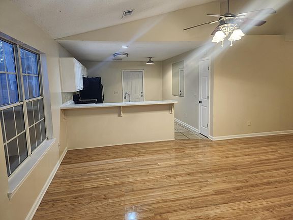 4th image of 145 Timber Wind Dr