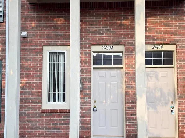 24202 Chesapeake Cir, Walled Lake, MI 48390