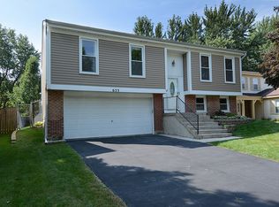 633 Stafford Dr, Roselle, IL 60172