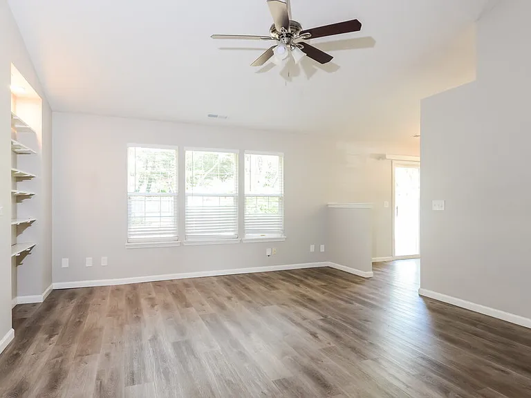 5724 Blackley Ln — Photo 3