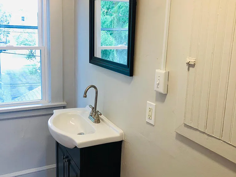 207 E Elm St #1/2 — Photo 7