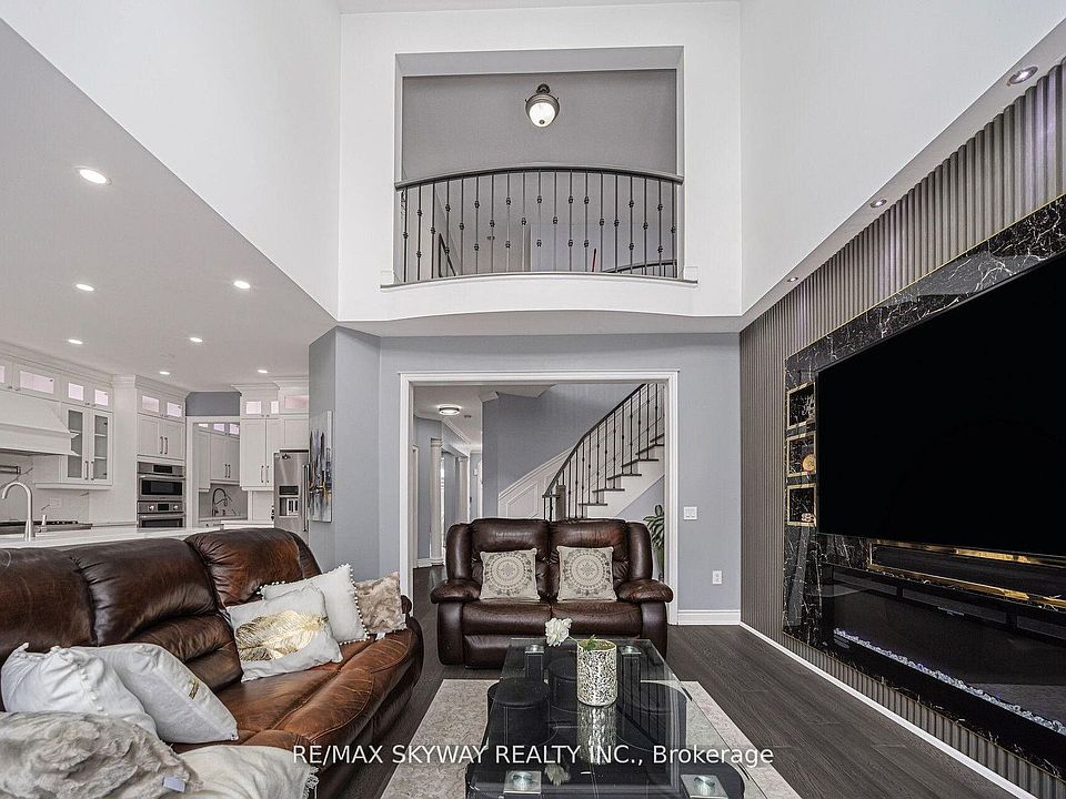 1st image of 44 Eaglesprings Cres