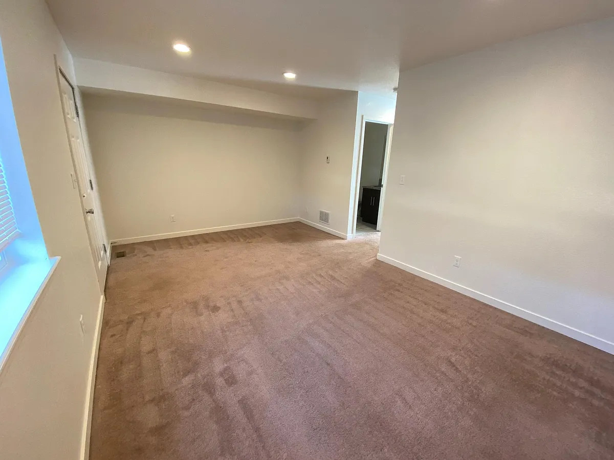 Building Photo - 1322 S Coffman St #2