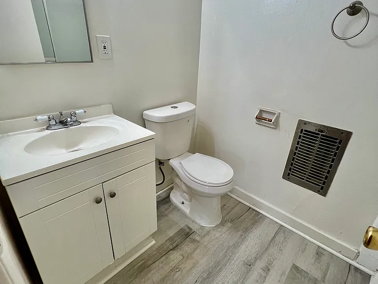 2516 Mathews Ave #4 — Photo 10