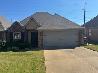 2001 SW Stonegrove Rd, Bentonville, AR 72713
