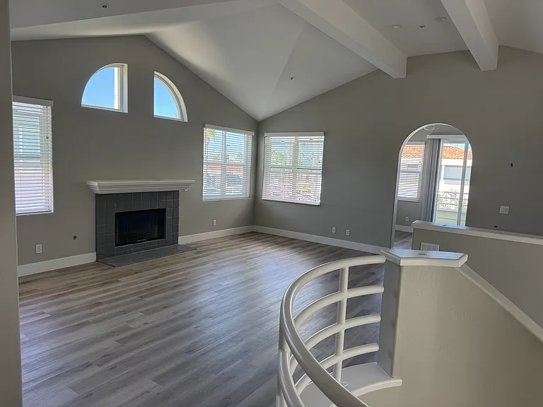 136 N Rios Ave — Photo 3