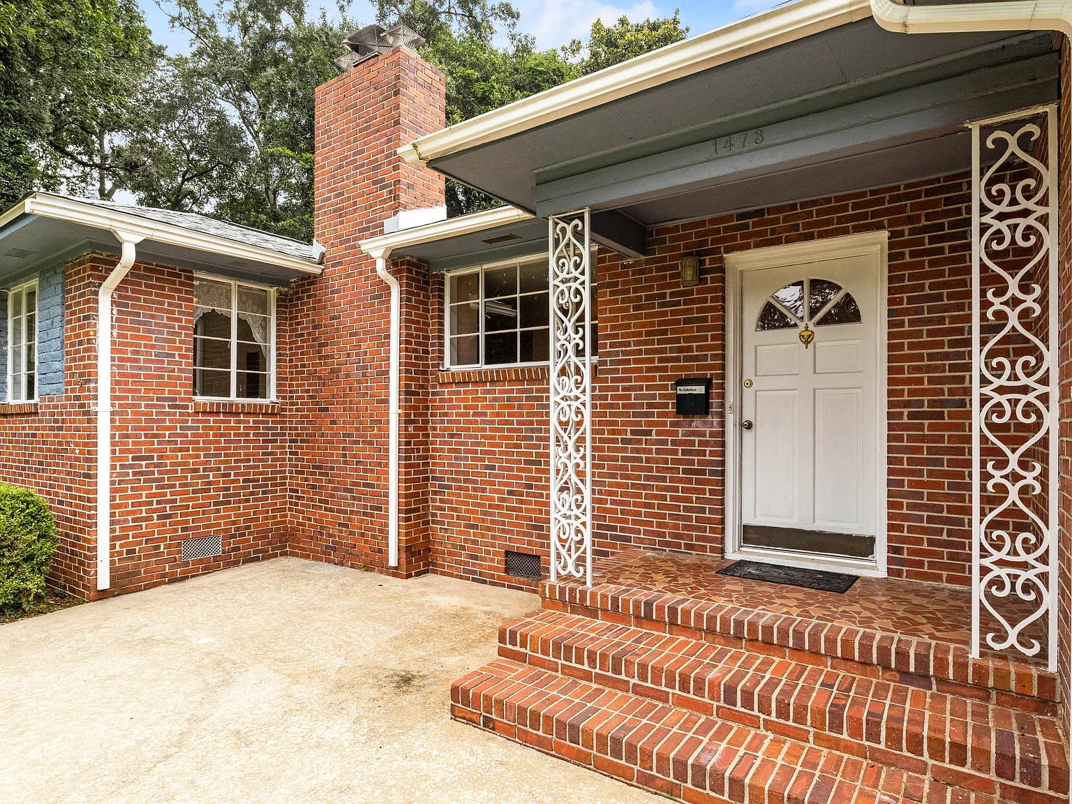 3 bed, 1317 sqft, $2,300 — Photo 2