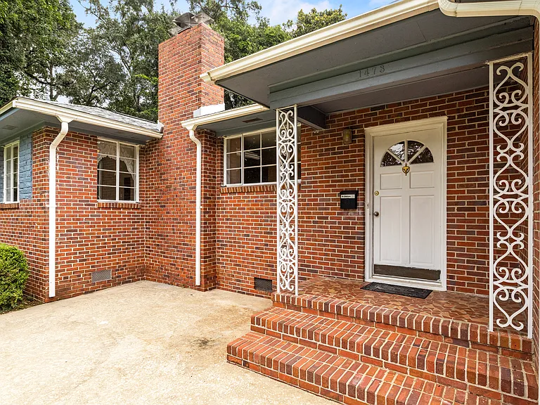 1473 Marion Ave — Photo 2