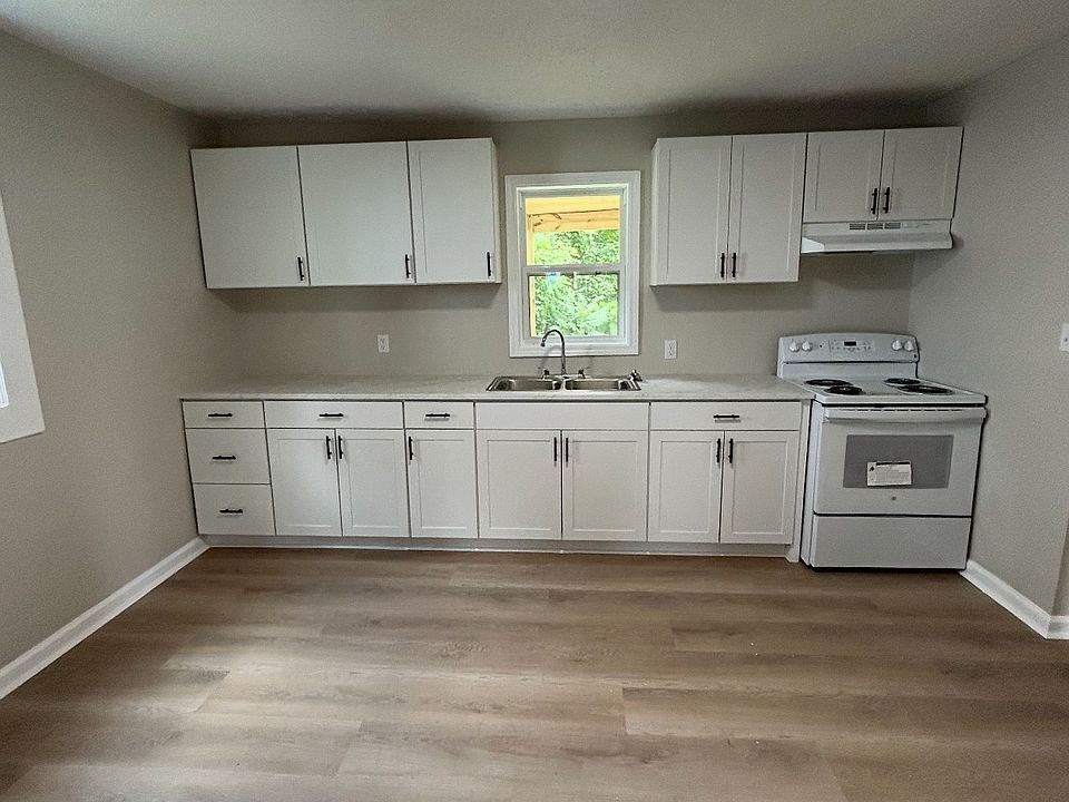 1st image of 212 Chambers St