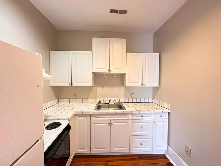 517 Walnut Ave #4 — Photo 8
