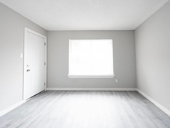 5th image of 4025 Camelot Ln #1