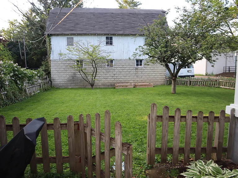 220 W Cedar St — Photo 15