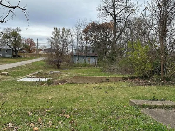 105 S Taylor St, Bland, MO 65014