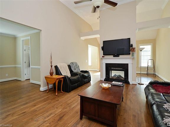 4th image of 421 Hush Hickory Trce