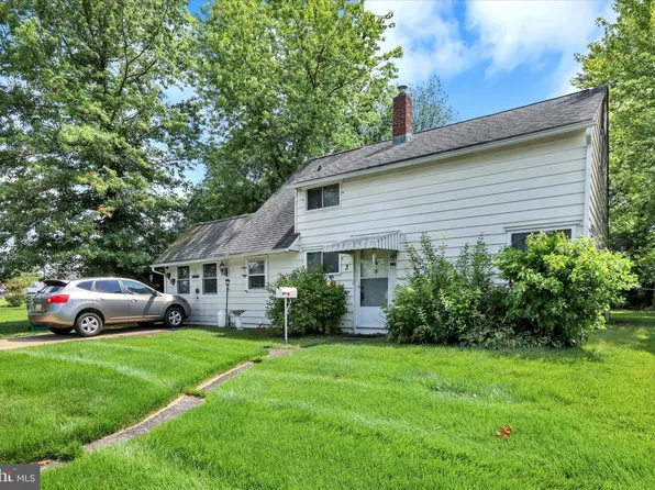 3 Indian Creek Way, Levittown, PA 19057