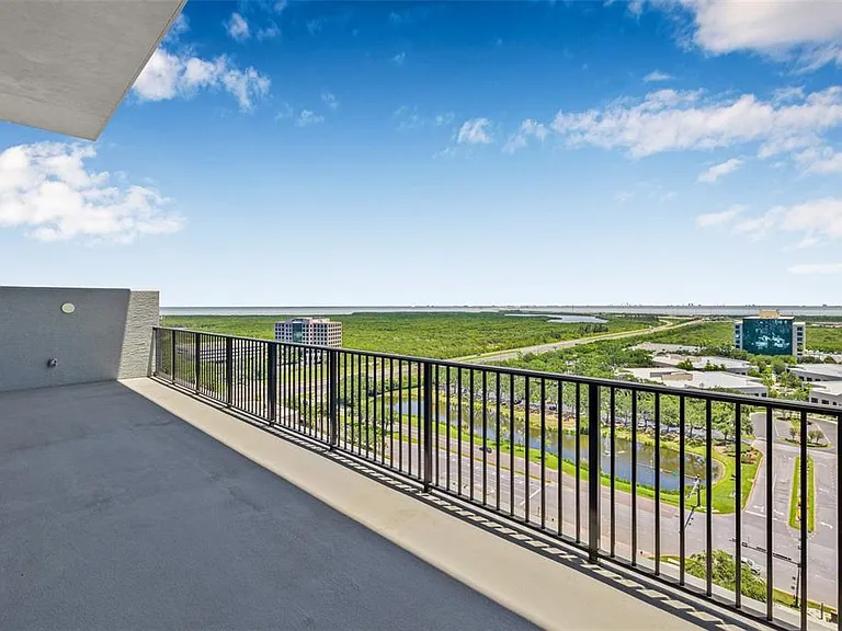 221 Main St N #Penthouse 1612 — Photo 25