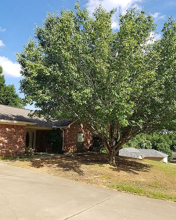 1st image of 700 Chancellor Dr