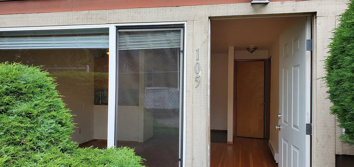 Building Photo - 1810 Boylston Ave #105