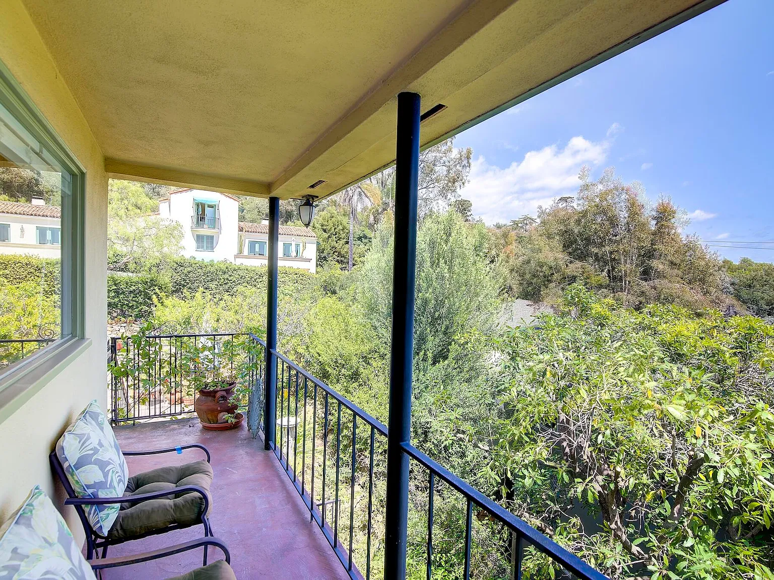 3 bed, 2.0 bath, 1255 sqft, $4,950 — Photo 2