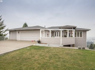 375 SW Viewmont Dr, Dundee, OR 97115