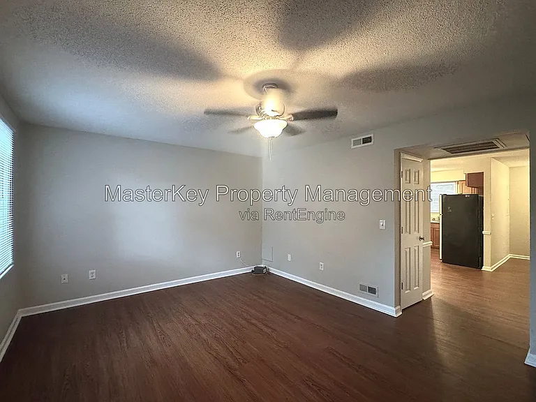 619 E Horne St — Photo 10