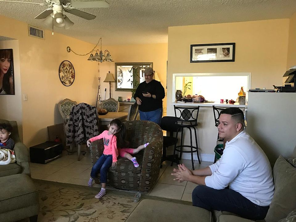 1st image of 1047 Twin Lakes Dr