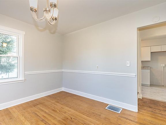 4th image of 1727 Highland St