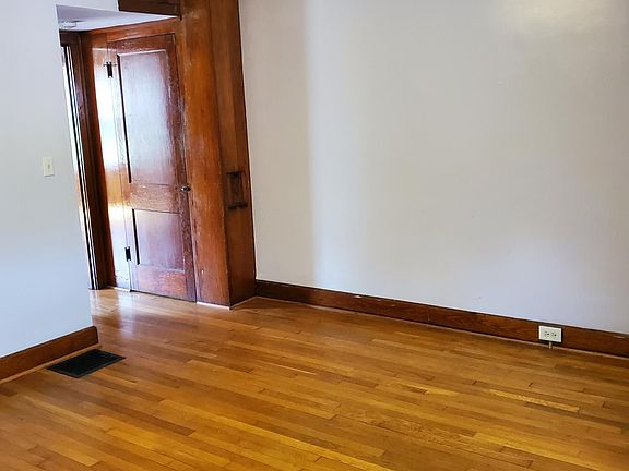 3rd image of 82 E Dodridge St
