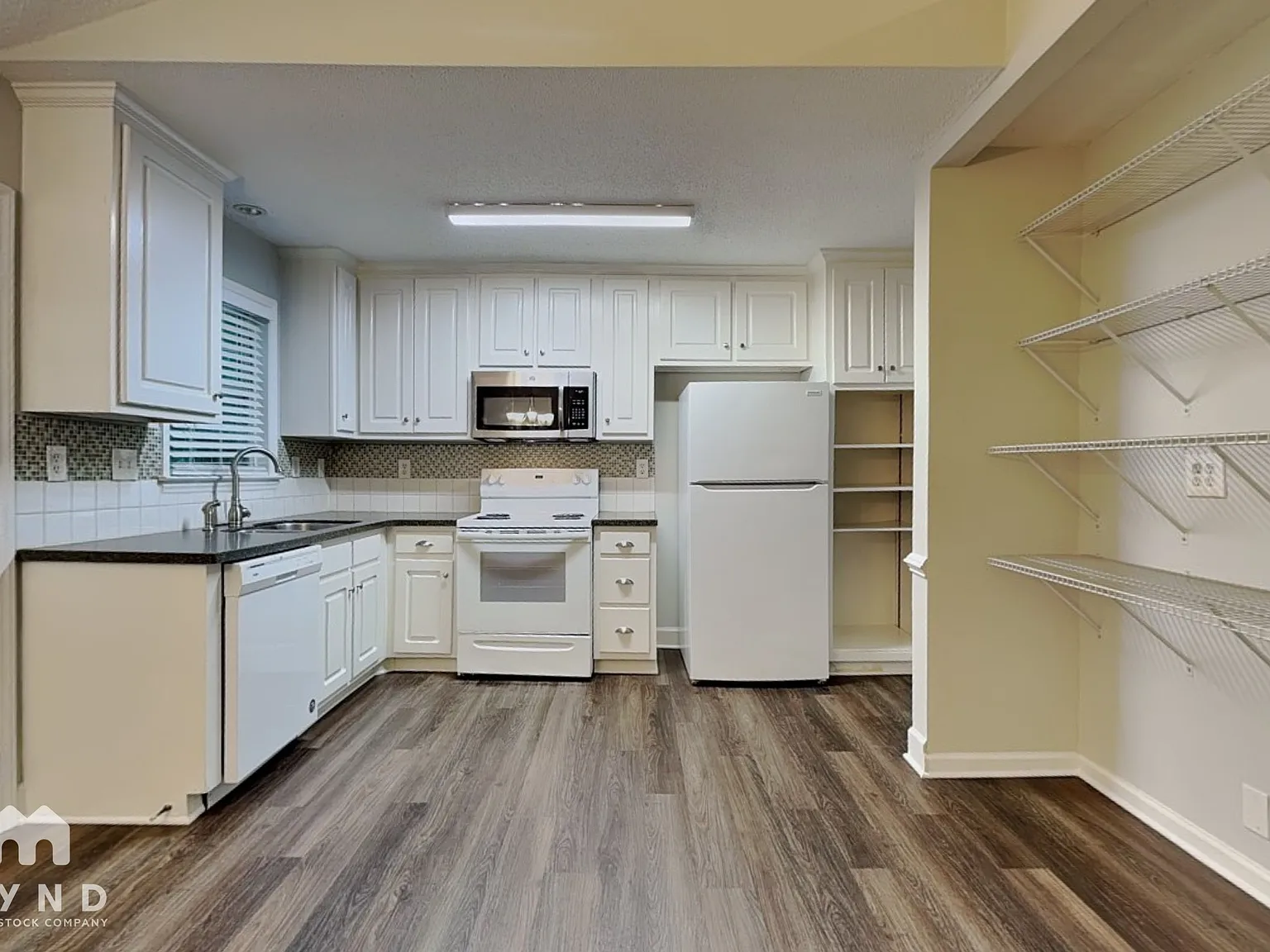 3 bed, 2.0 bath, 1254 sqft, $1,830 — Photo 3