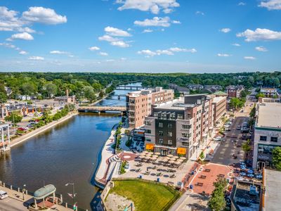 50 S 1st St #3B, Saint Charles, IL, 60174