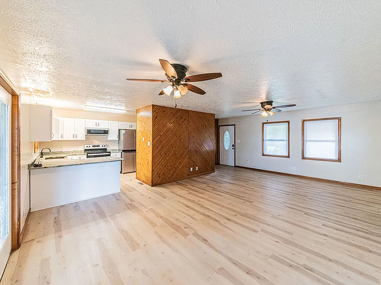 671 Riverview Dr — Photo 10
