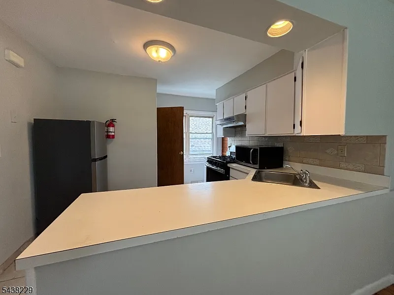3 bed, 1.0 bath, $2,350 — Photo 4